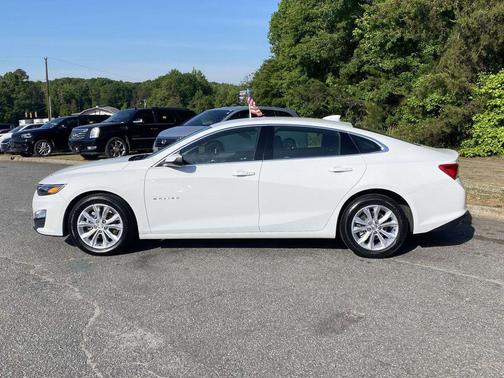 Summit White 2024 Chevrolet Malibu FWD 1LT