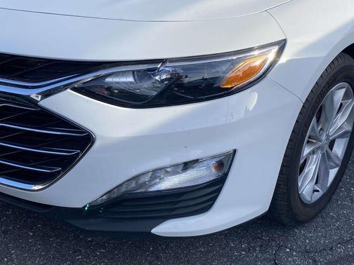 Summit White 2024 Chevrolet Malibu FWD 1LT