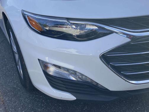 Summit White 2024 Chevrolet Malibu FWD 1LT