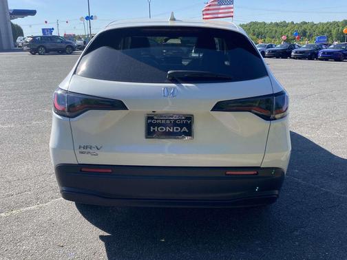 Platinum White Pearl 2026 Honda HR-V LX