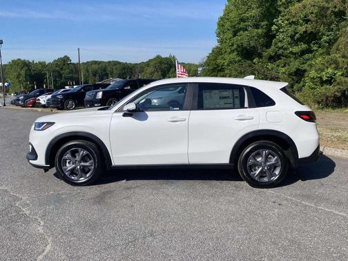 Platinum White Pearl 2026 Honda HR-V LX
