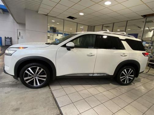 2024 Nissan Pathfinder Platinum 4WD