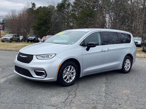 2024 Chrysler Pacifica Touring L