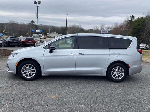 2024 Chrysler Pacifica Touring L