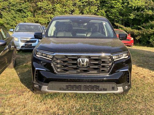 Crystal Black Pearl 2023 Honda Pilot 2WD EX-L 7 Passenger