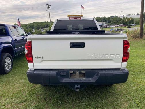 Super White 2019 Toyota Tundra SR