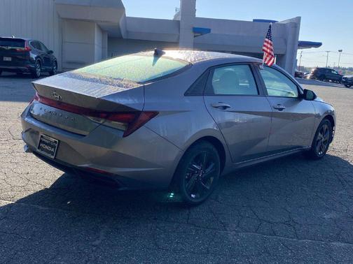 Fluid Metal 2023 Hyundai ELANTRA SEL