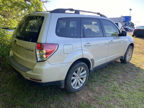 Satin White Pearl 2011 Subaru Forester 2.5 X Premium