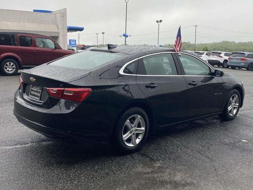 Mosaic Black Metallic 2024 Chevrolet Malibu FWD 1LT