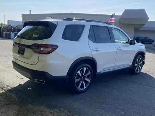 2025 Honda Pilot Touring 8-Passenger