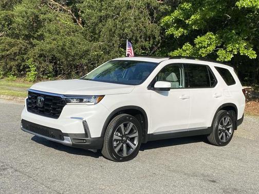 2025 Honda Pilot Touring 8-Passenger