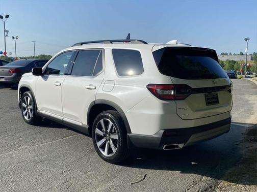 2025 Honda Pilot Touring 8-Passenger