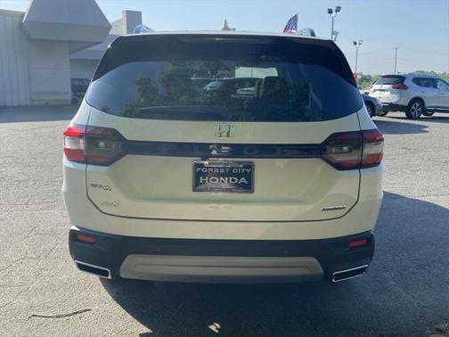 2025 Honda Pilot Touring 8-Passenger