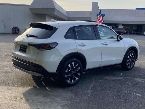 Platinum White Pearl 2027 Honda HR-V EX-L