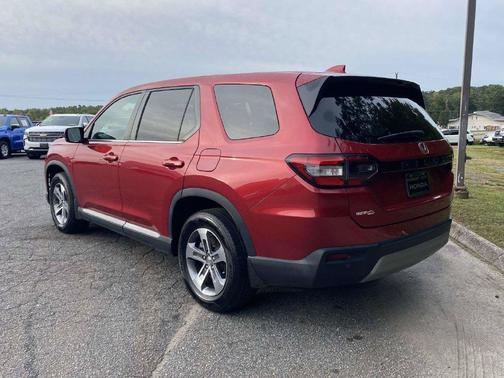 Radiant Red Metallic II 2025 Honda Pilot EX-L