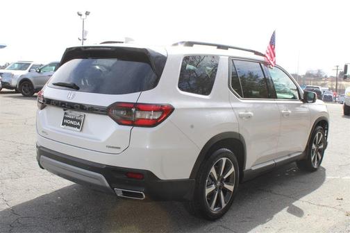 2025 Honda Pilot Touring 8-Passenger
