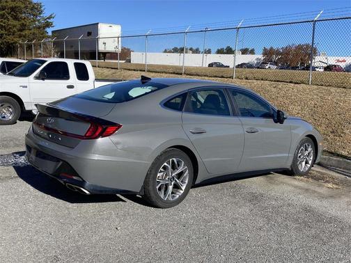 2022 Hyundai SONATA SEL