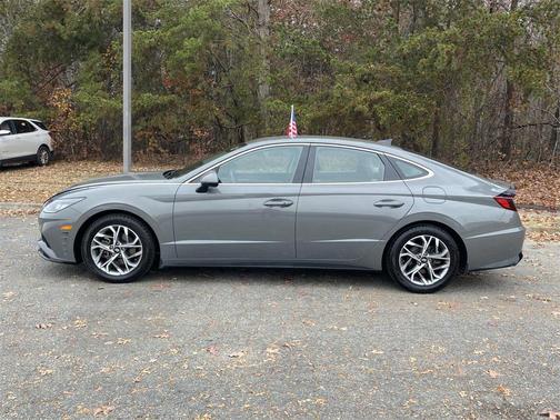 2022 Hyundai SONATA SEL