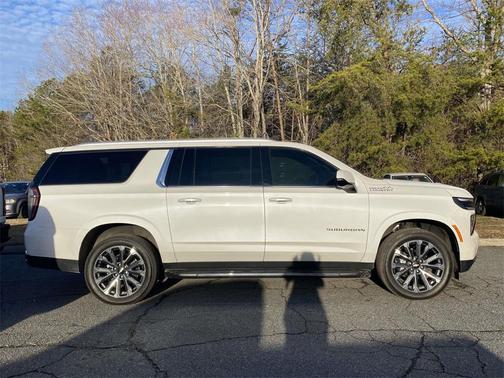 2025 Chevrolet Suburban 4WD High Country