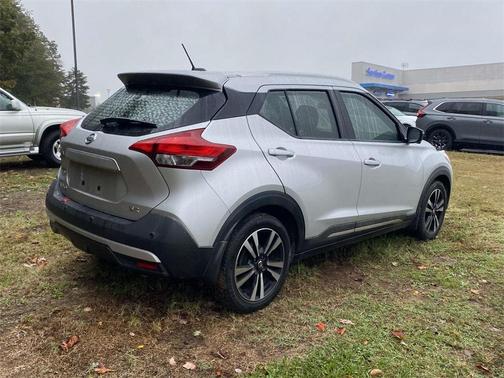 2020 Nissan Kicks SR