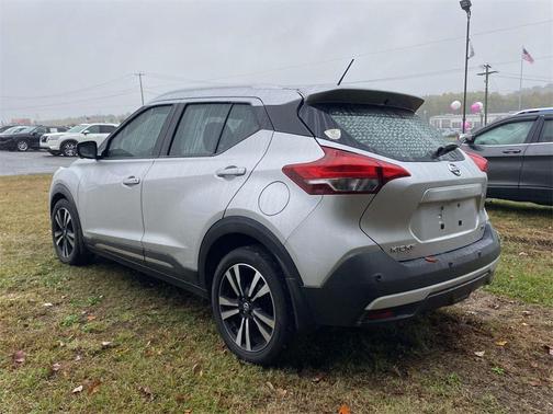 2020 Nissan Kicks SR