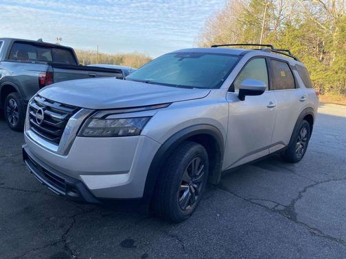 2024 Nissan Pathfinder SV FWD