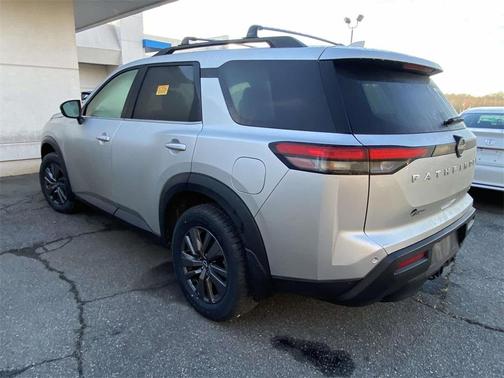 2024 Nissan Pathfinder SV FWD