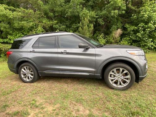 Carbonized Gray Metallic 2021 Ford Explorer XLT
