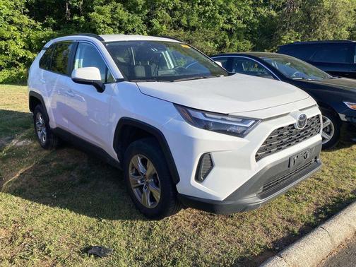 Ice Cap 2024 Toyota RAV4 XLE