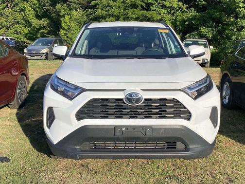 Ice Cap 2024 Toyota RAV4 XLE