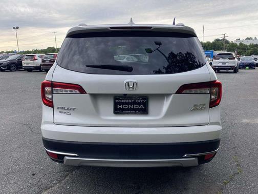 Deep Scarlet Pearl 2022 Honda Pilot AWD Elite
