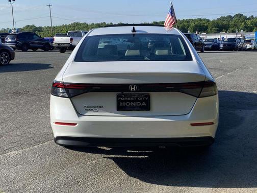 Platinum White Pearl 2026 Honda Accord SE