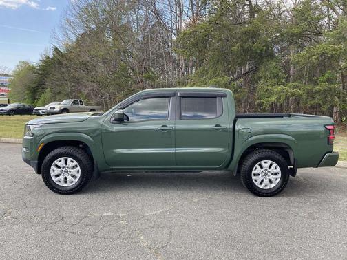 2023 Nissan Frontier SV