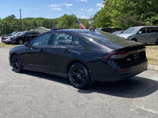 Crystal Black Pearl 2025 Honda Accord SE