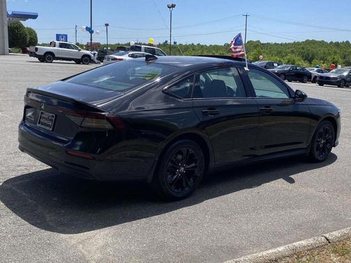 Crystal Black Pearl 2025 Honda Accord SE