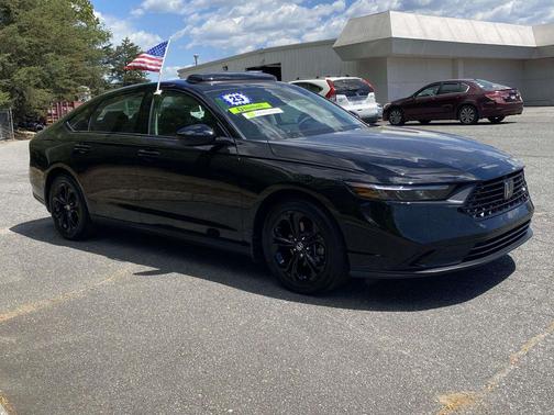 Crystal Black Pearl 2025 Honda Accord SE