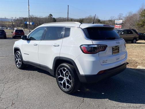 2024 Jeep Compass Latitude