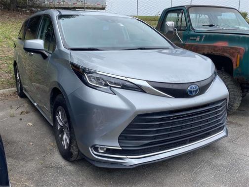 2021 Toyota Sienna XLE 8 Passenger