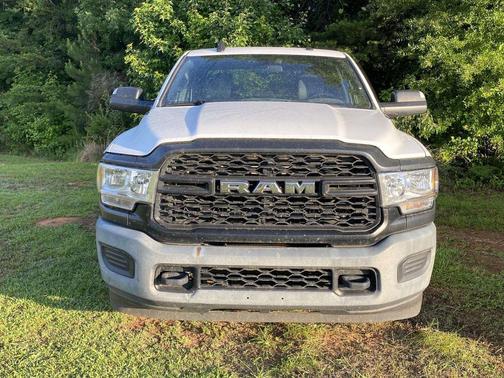 Bright White Clearcoat 2022 RAM 2500 Tradesman Crew Cab 4x2 6'4' Box