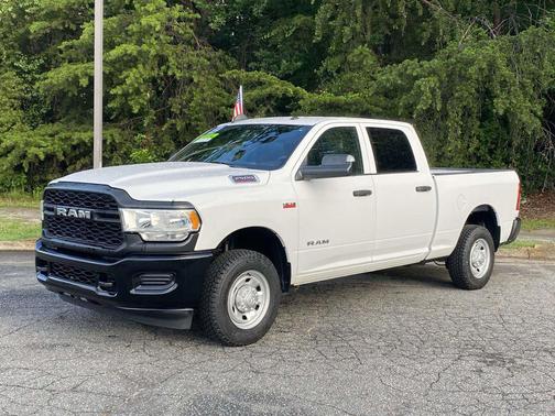 Bright White Clearcoat 2022 RAM 2500 Tradesman Crew Cab 4x2 6'4' Box