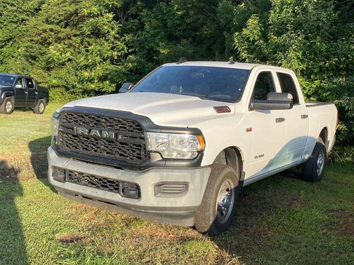 Bright White Clearcoat 2022 RAM 2500 Tradesman Crew Cab 4x2 6'4' Box