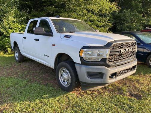 Bright White Clearcoat 2022 RAM 2500 Tradesman Crew Cab 4x2 6'4' Box