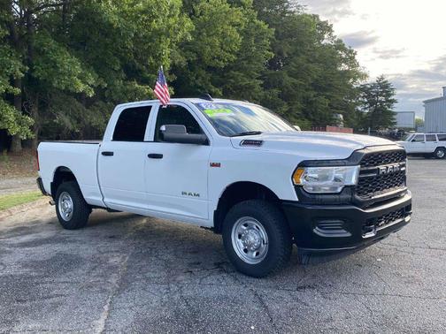 Bright White Clearcoat 2022 RAM 2500 Tradesman Crew Cab 4x2 6'4' Box
