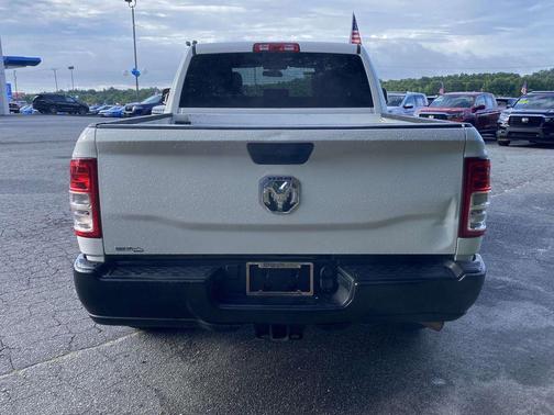 Bright White Clearcoat 2022 RAM 2500 Tradesman Crew Cab 4x2 6'4' Box