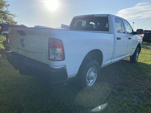 Bright White Clearcoat 2022 RAM 2500 Tradesman Crew Cab 4x2 6'4' Box