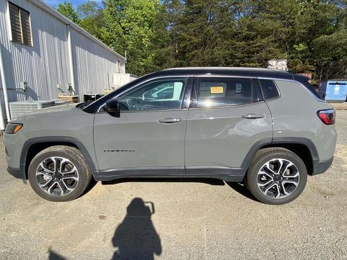 Sting-Gray Clearcoat 2024 Jeep Compass Limited