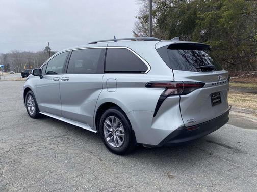 2025 Toyota Sienna XLE