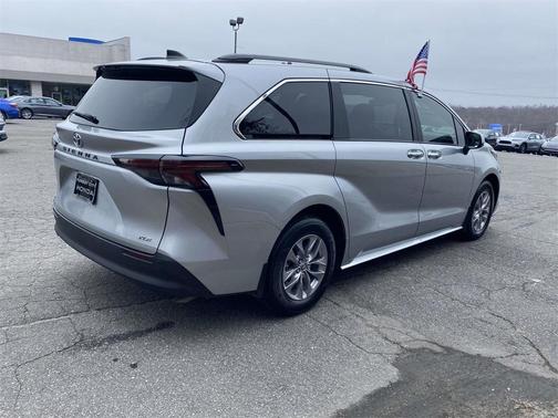 2025 Toyota Sienna XLE