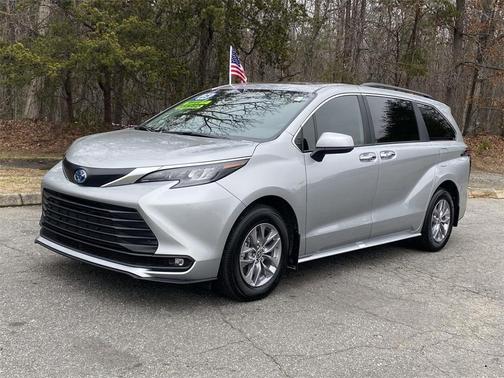 2025 Toyota Sienna XLE