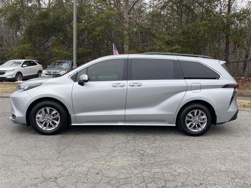 2025 Toyota Sienna XLE
